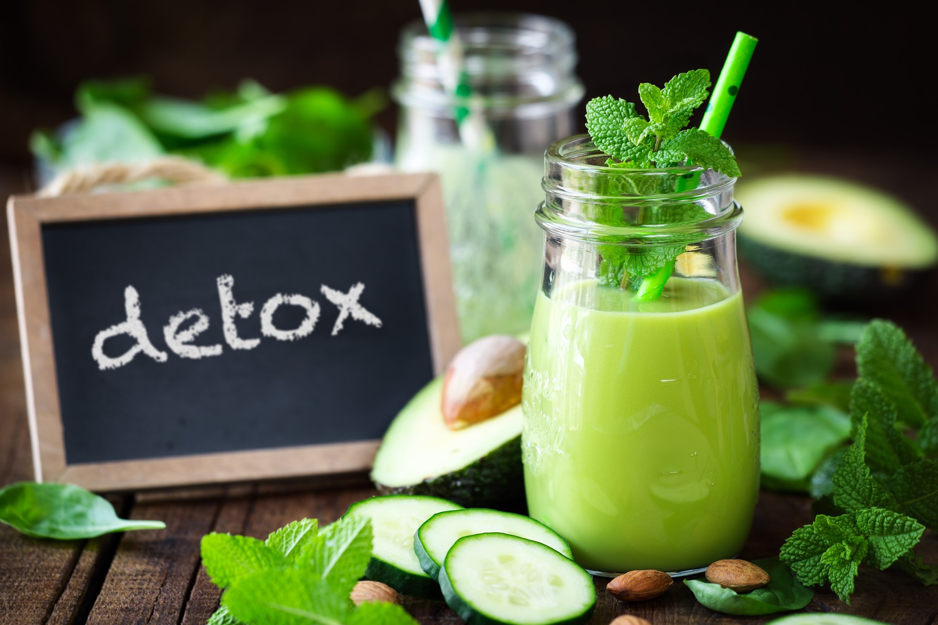 Avocado and cucumber detox smoothie